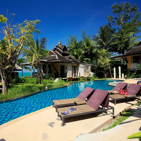Moracea By Khao Lak Resort Exterior foto The swimming pool at the resort