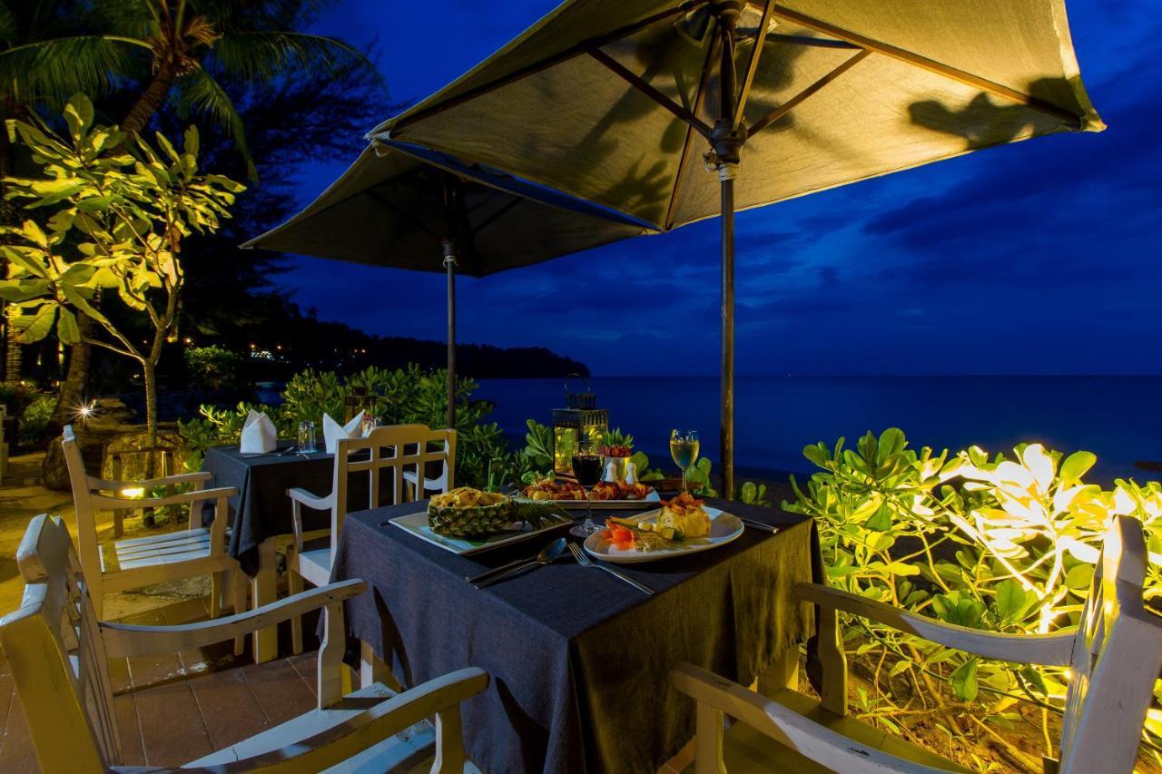 Moracea By Khao Lak Resort Exterior foto The Deck Restaurant