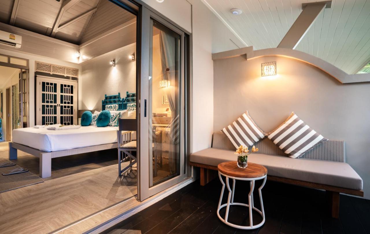 Moracea By Khao Lak Resort Exterior foto A room at the hotel