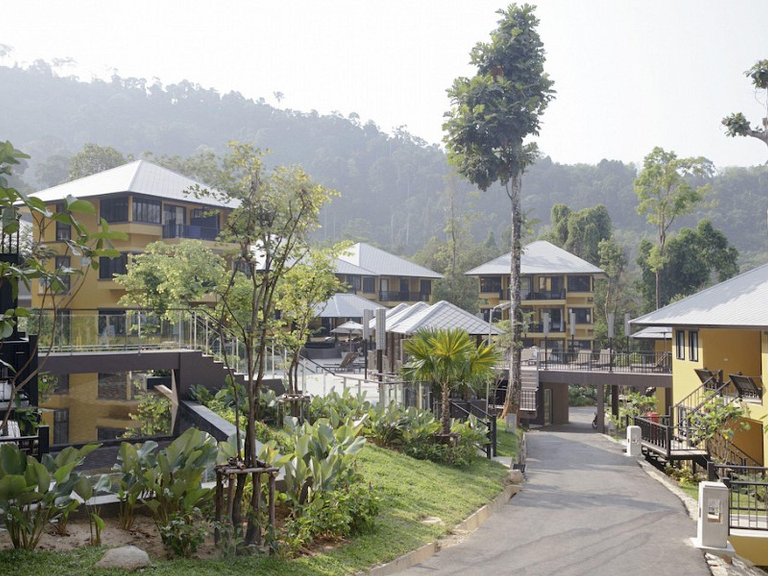 Moracea By Khao Lak Resort Exterior foto The Village