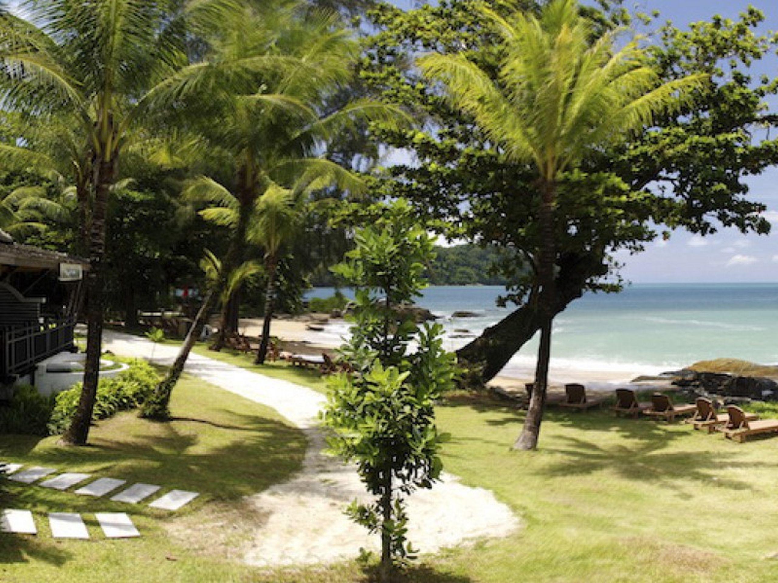 Moracea By Khao Lak Resort Exterior foto View of the beach at the resort