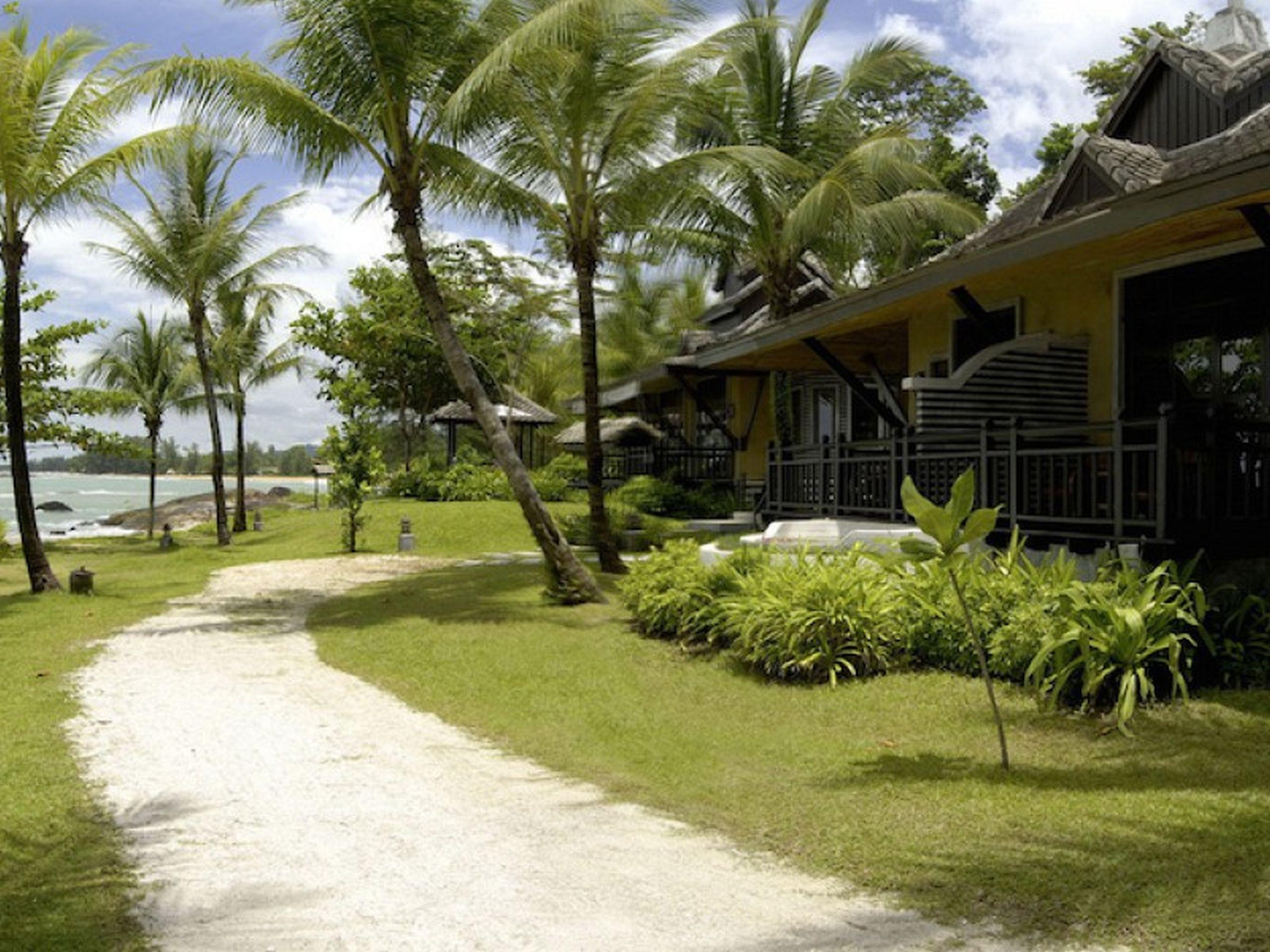 Moracea By Khao Lak Resort Exterior foto The resort's beachfront villas