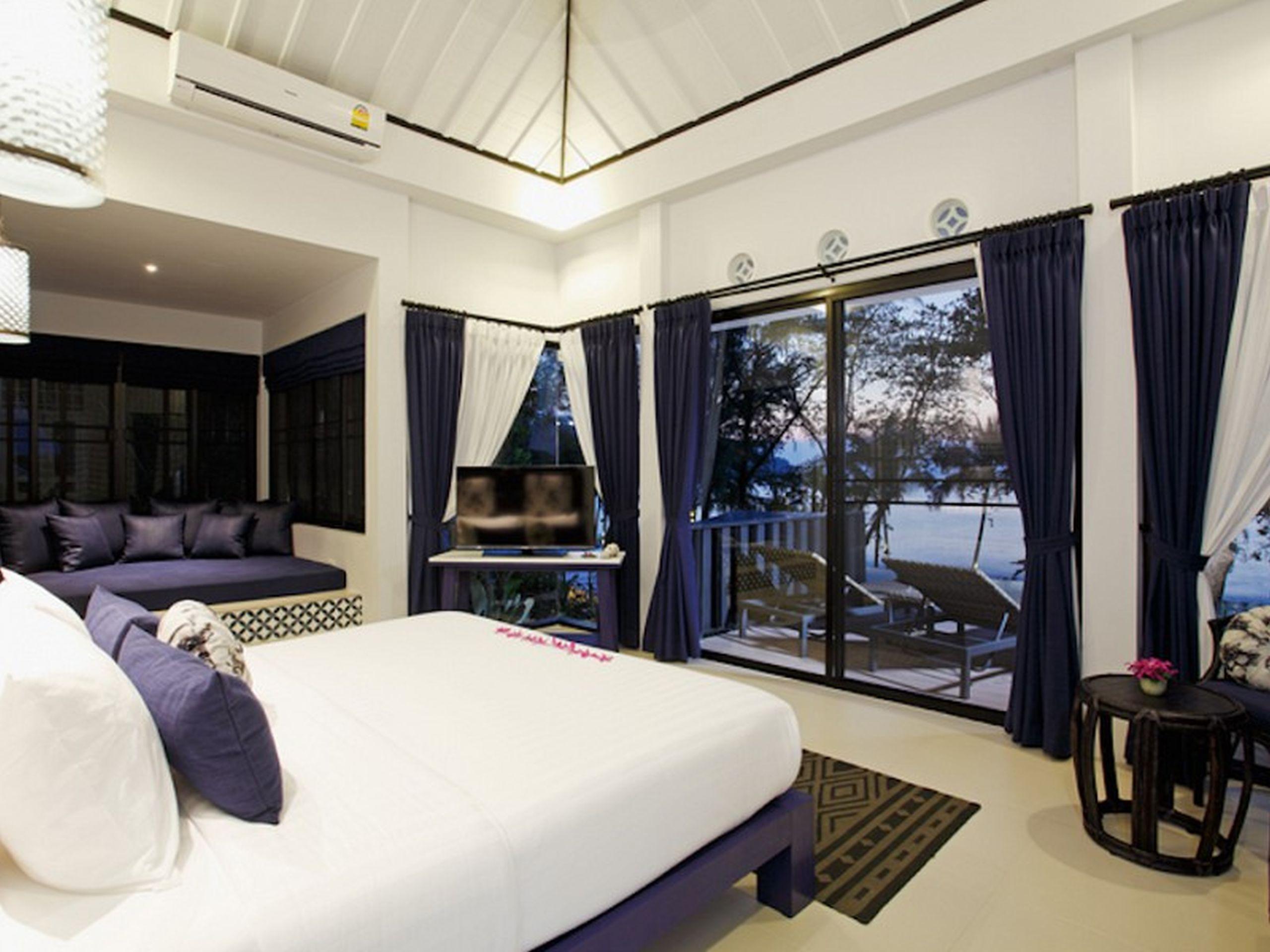 Moracea By Khao Lak Resort Exterior foto A bedroom at the resort