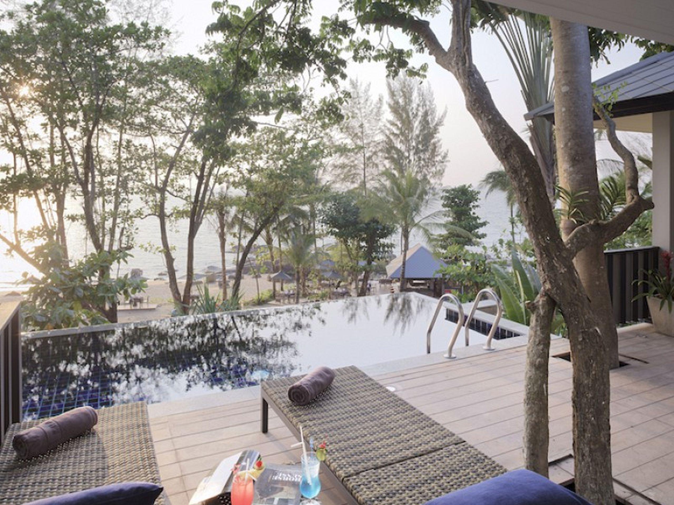 Moracea By Khao Lak Resort Exterior foto The swimming pool at the resort