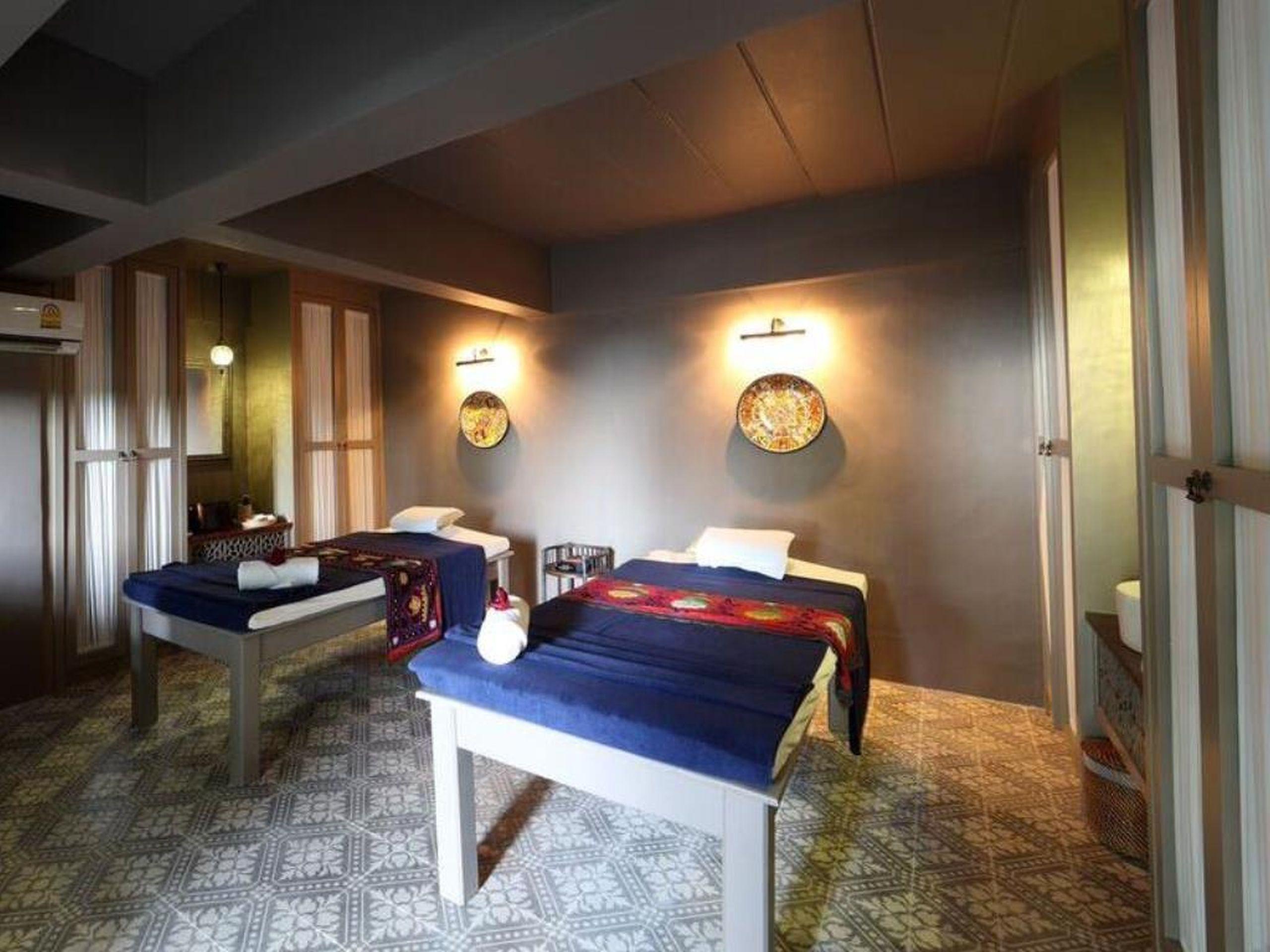 Moracea By Khao Lak Resort Exterior foto A massage room at a spa in Bangkok, Thailand