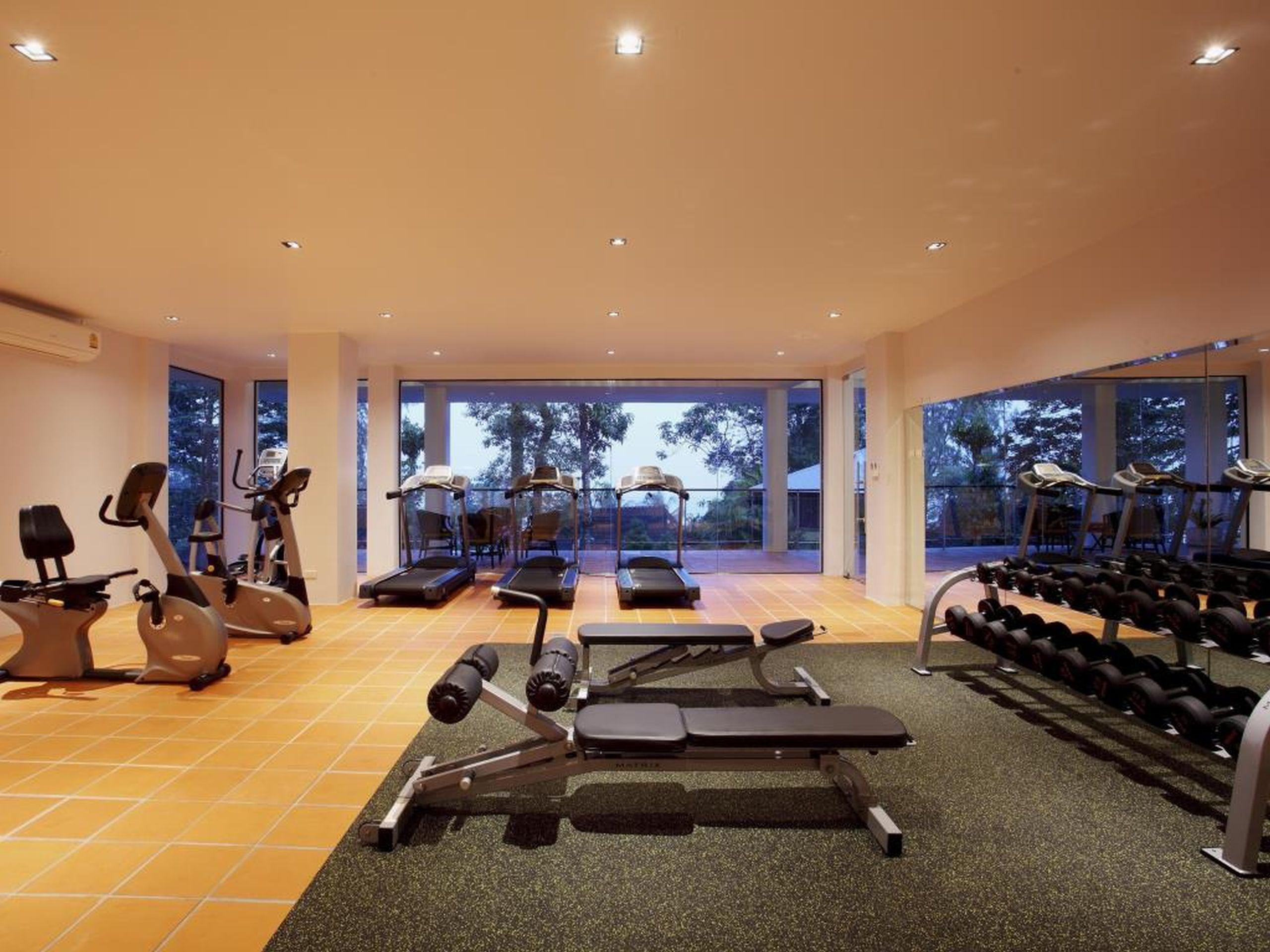 Moracea By Khao Lak Resort Exterior foto The gym at the hotel