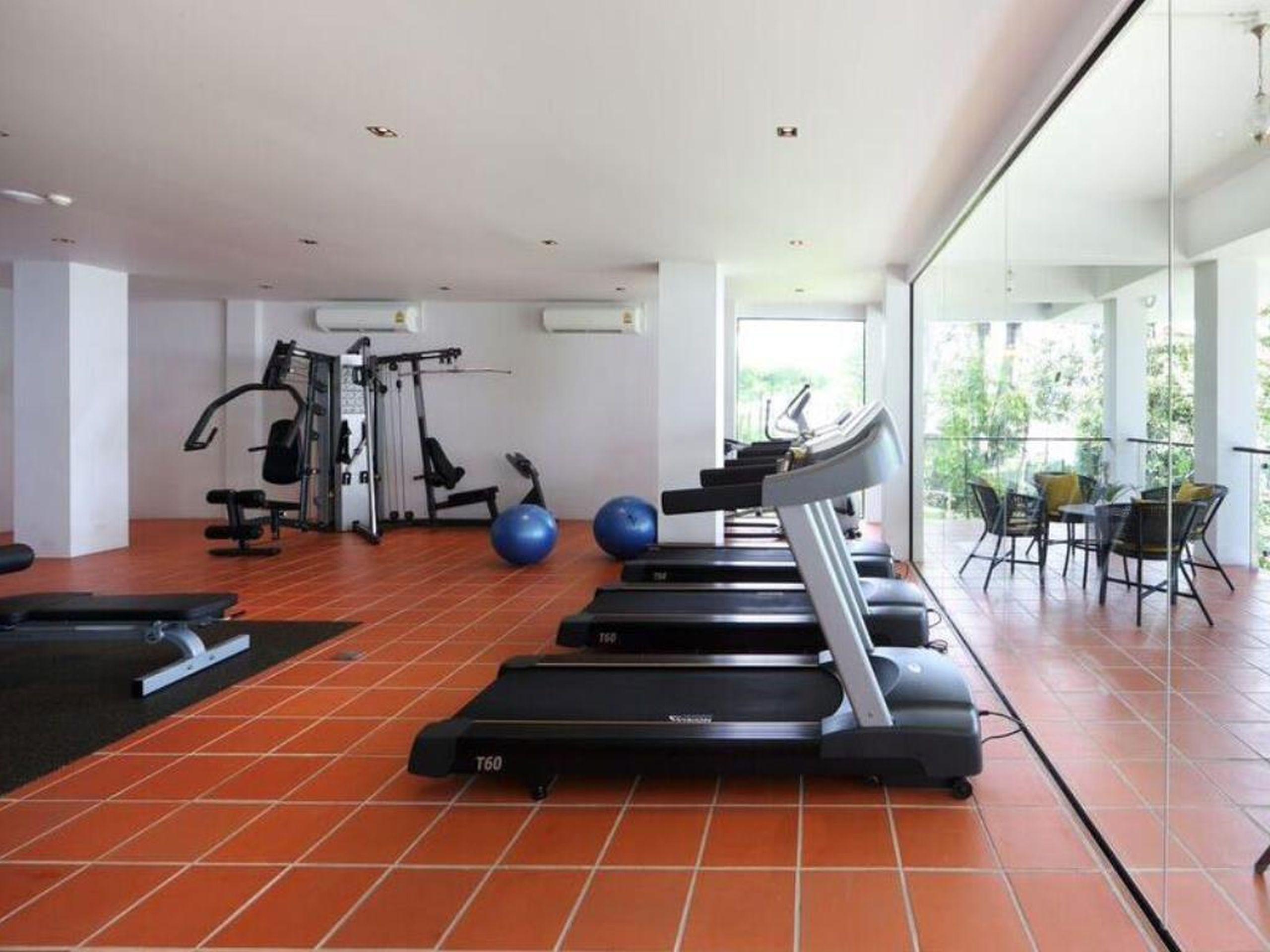 Moracea By Khao Lak Resort Exterior foto A gym in a hotel