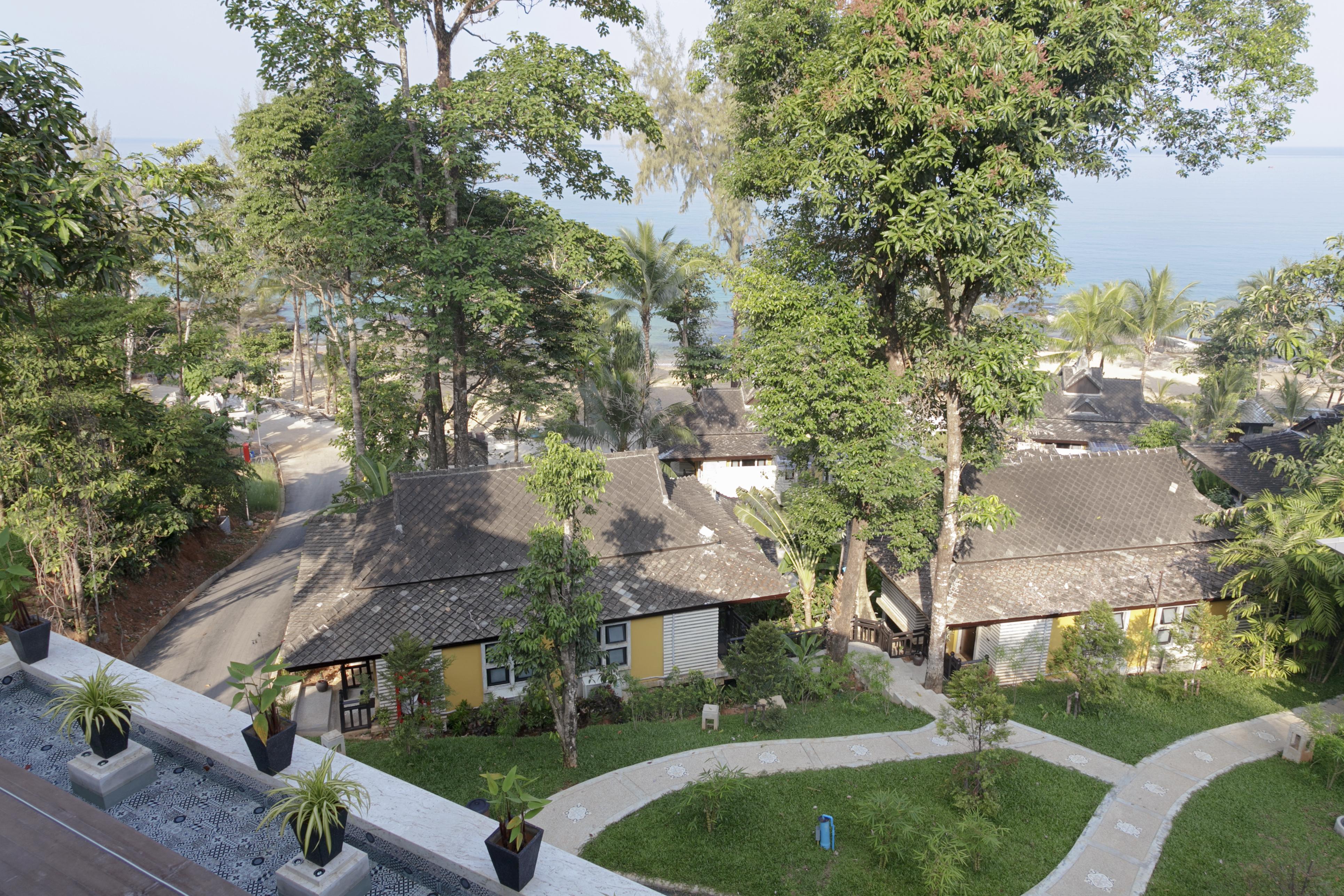 Moracea By Khao Lak Resort Exterior foto The resort's grounds
