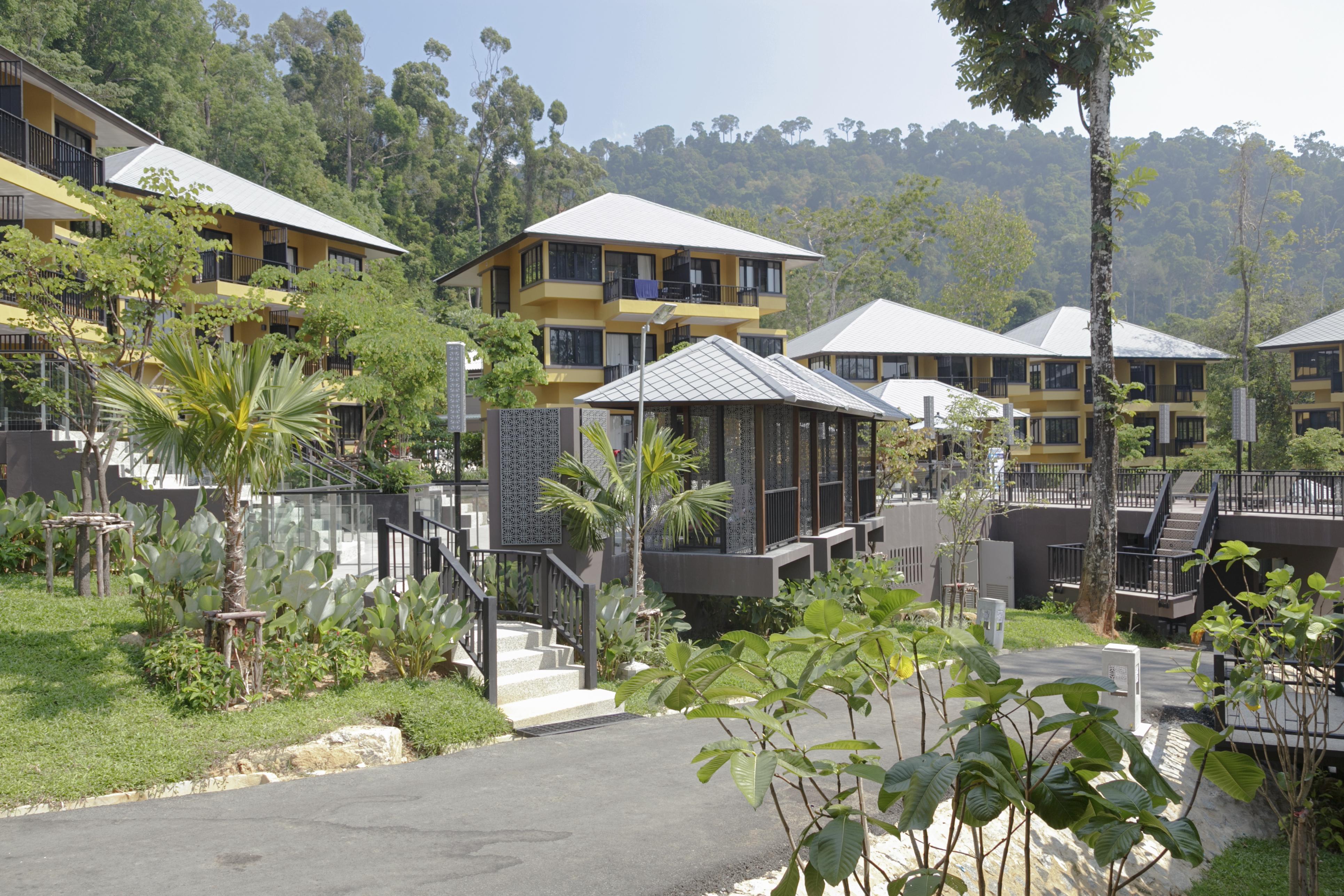 Moracea By Khao Lak Resort Exterior foto The resort's villas